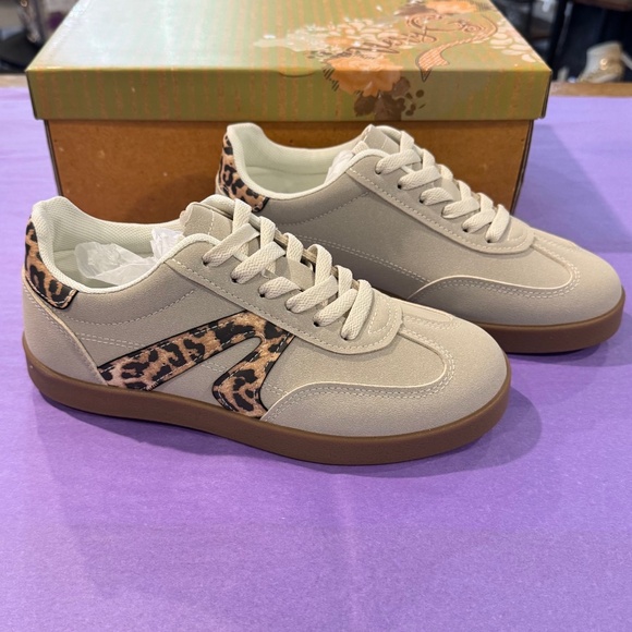 Very G Shoes - Retro Leopard Sneaker